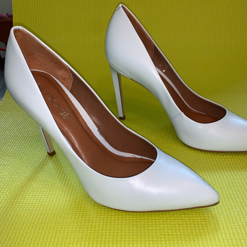 Aldo Ice Blue leather pumps